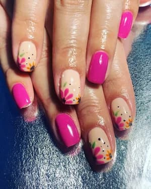 Hot pink and nude nails with painted daisy flowers and tiny black dot accents